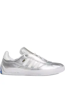 adidas: Серебристые кроссовки  Puig