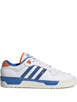 adidas: Белые кроссовки  Rivalry Low