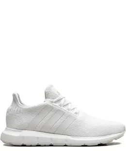 adidas: Белые кроссовки  Swift Run