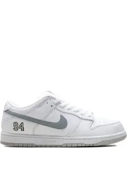 Nike: Белые кроссовки  SB Dunk Low