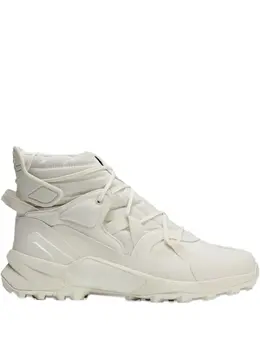 adidas: Белые кроссовки  Terrex Swift