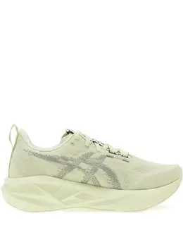 ASICS: Светлые кроссовки  Novablast