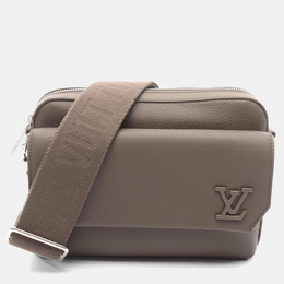 Louis Vuitton: Коричневая сумка 