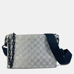 Louis Vuitton: Серебристая сумка 