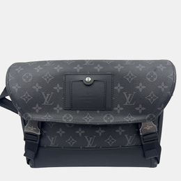 Louis Vuitton: Чёрная сумка через плечо 