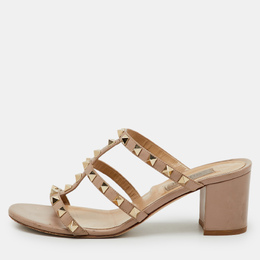 Valentino: Бежеві сандалі  Rockstud