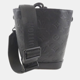 Louis Vuitton: Чёрная сумка 