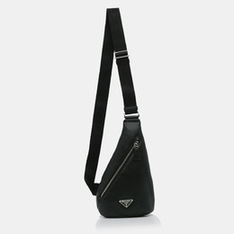Prada: Чёрная сумка 