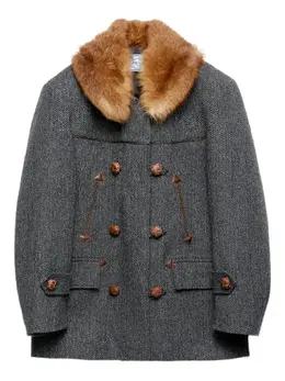 Prada: Пальто на меху 
