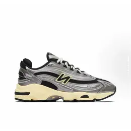 New Balance: Серебристые кроссовки 