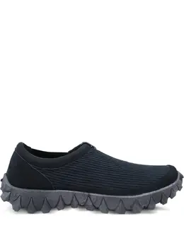 Salomon: Чёрные кроссовки 
