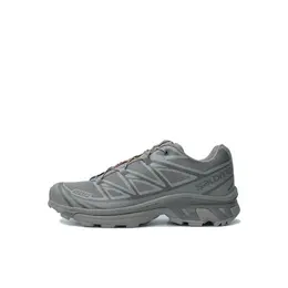 Salomon: Серые кроссовки 