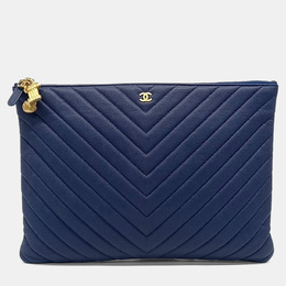 Chanel: Блакитні клатчі 
