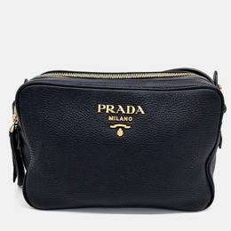 Prada: Чёрная сумка через плечо 