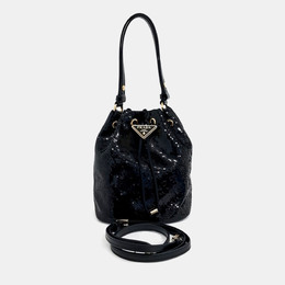 Prada: Чёрная сумка 