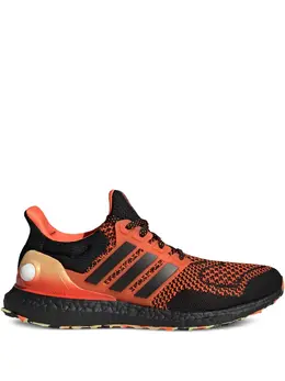 adidas: Оранжевые кроссовки  UltraBoost