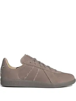 adidas: Бежевые кроссовки 