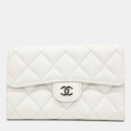 Chanel: Білі гаманці 