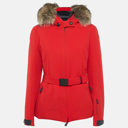 Moncler: Красная куртка 