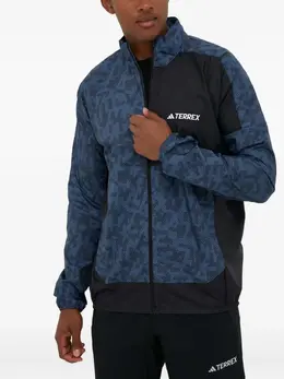 adidas: Синяя куртка 
