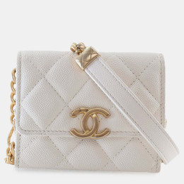 Chanel: Білі картхолдери 