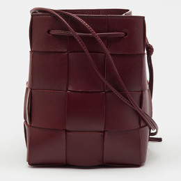 Bottega Veneta: Красная сумка  Cassette