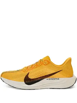 Nike: Оранжевые кроссовки  Plus