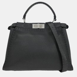 Fendi: Серая сумка  Peekaboo