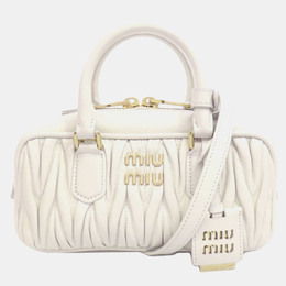 Miu Miu: Белая сумка 