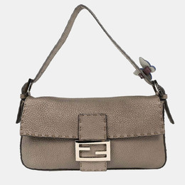 Fendi: Серая сумка  Baguette