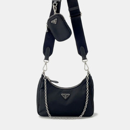 Prada: Чёрная сумка 