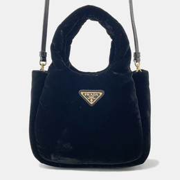 Prada: Чёрная сумка 