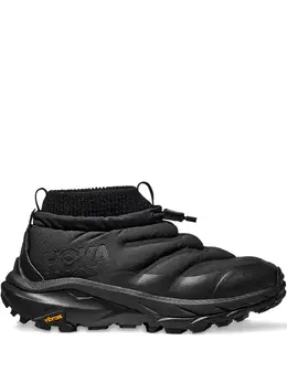 HOKA: Чёрные кроссовки 
