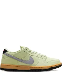 Nike: Зелёные кроссовки  SB Dunk Low