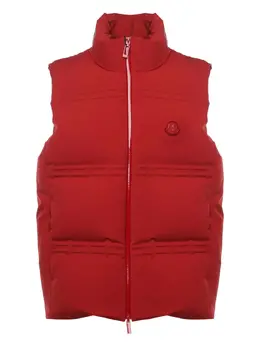Moncler: Красная куртка 