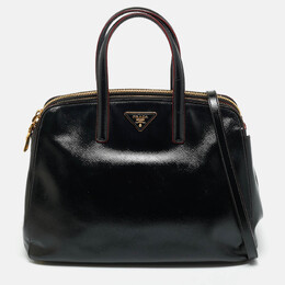 Prada: Чёрная сумка 