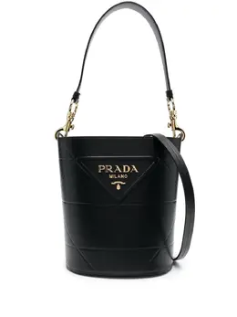 Prada: Чёрная сумка 