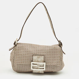 Fendi: Бежевая сумка  Baguette