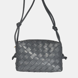 Bottega Veneta: Светлая сумка через плечо  Intrecciato