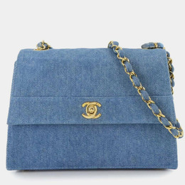 Chanel: Голубая сумка 