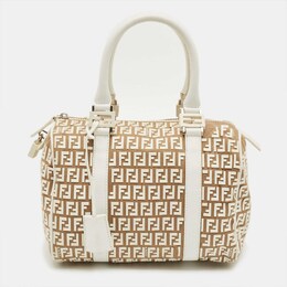 Fendi: Белая сумка  Forever