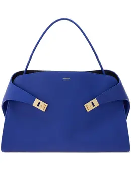 Ferragamo: Голубая сумка 