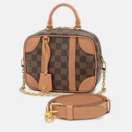 Louis Vuitton: Коричневая сумка 