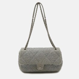 Chanel: Серебристая сумка 