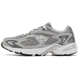New Balance: Серые кеды  725