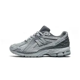 New Balance: Серые кеды 