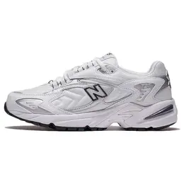 New Balance: Белые кеды  725