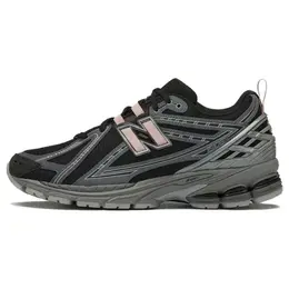New Balance: Чёрные кеды  1906R