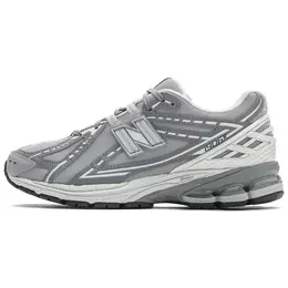 New Balance: Серые кеды 