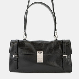 Prada: Чёрная сумка 